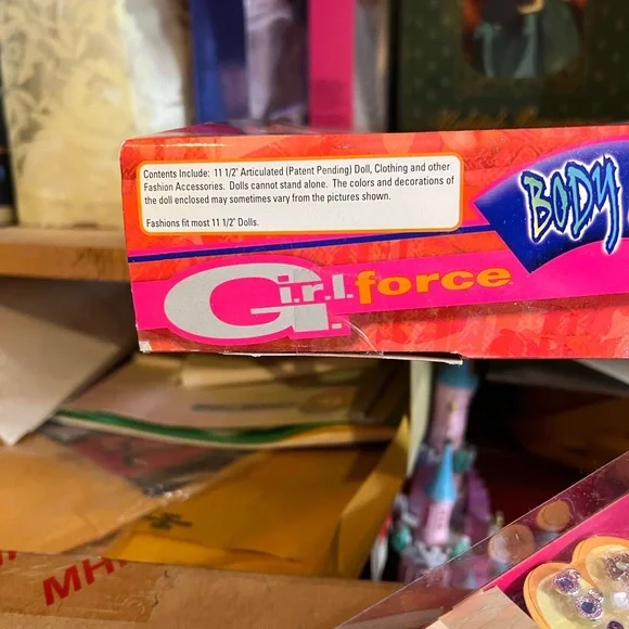 Girl Force Body Art Lola Doll with Outfit and Access. NRFB BOX HAS SHELF WEAR - Picture 5 of 7